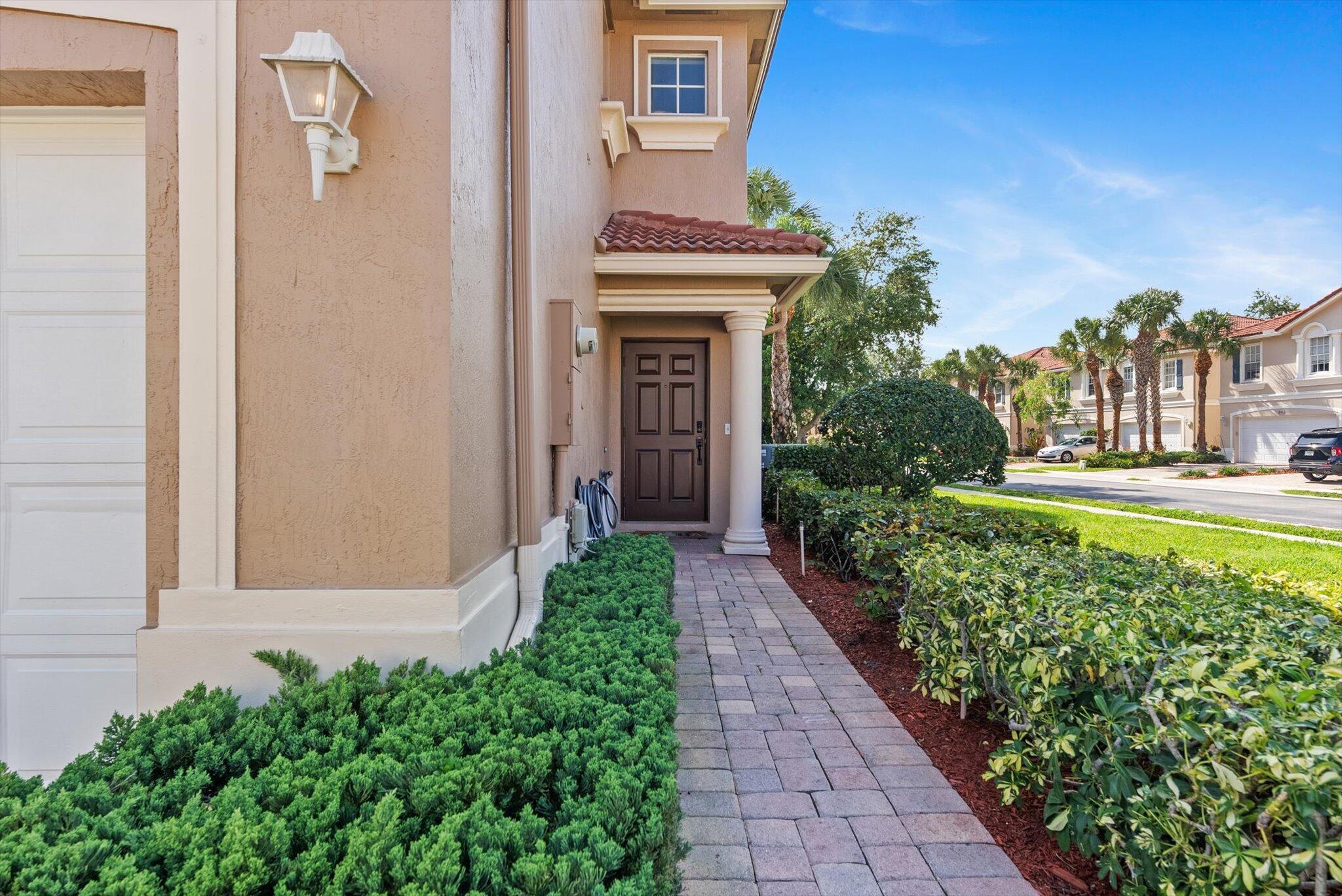 4501 Cohune Palm Court