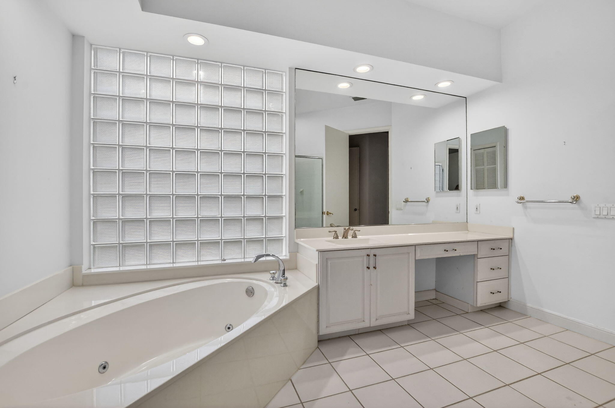 BAY POINTE - Residential