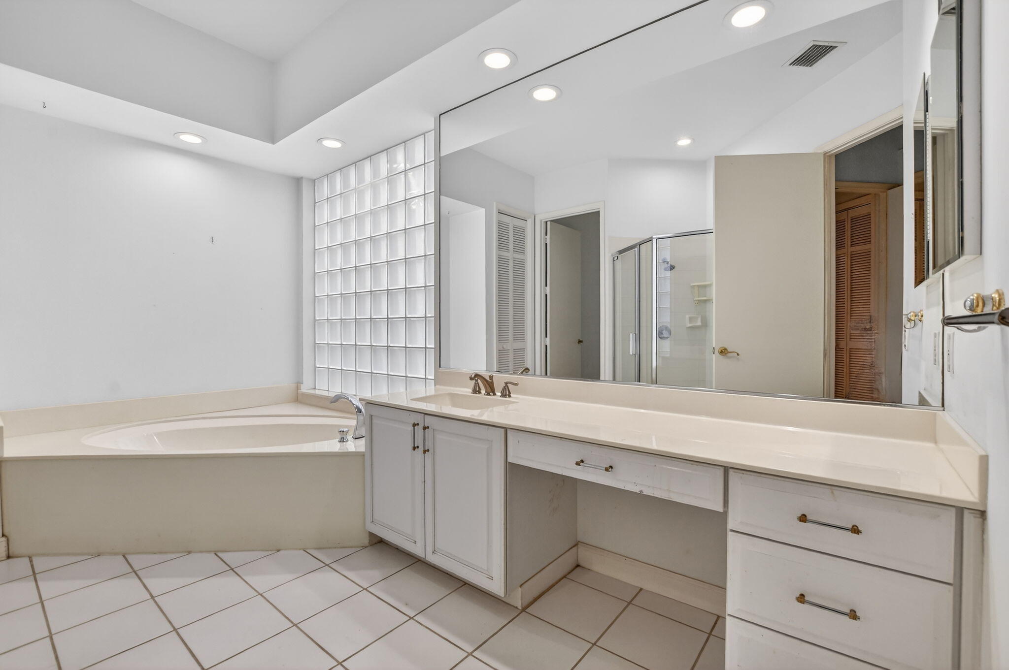 BAY POINTE - Residential