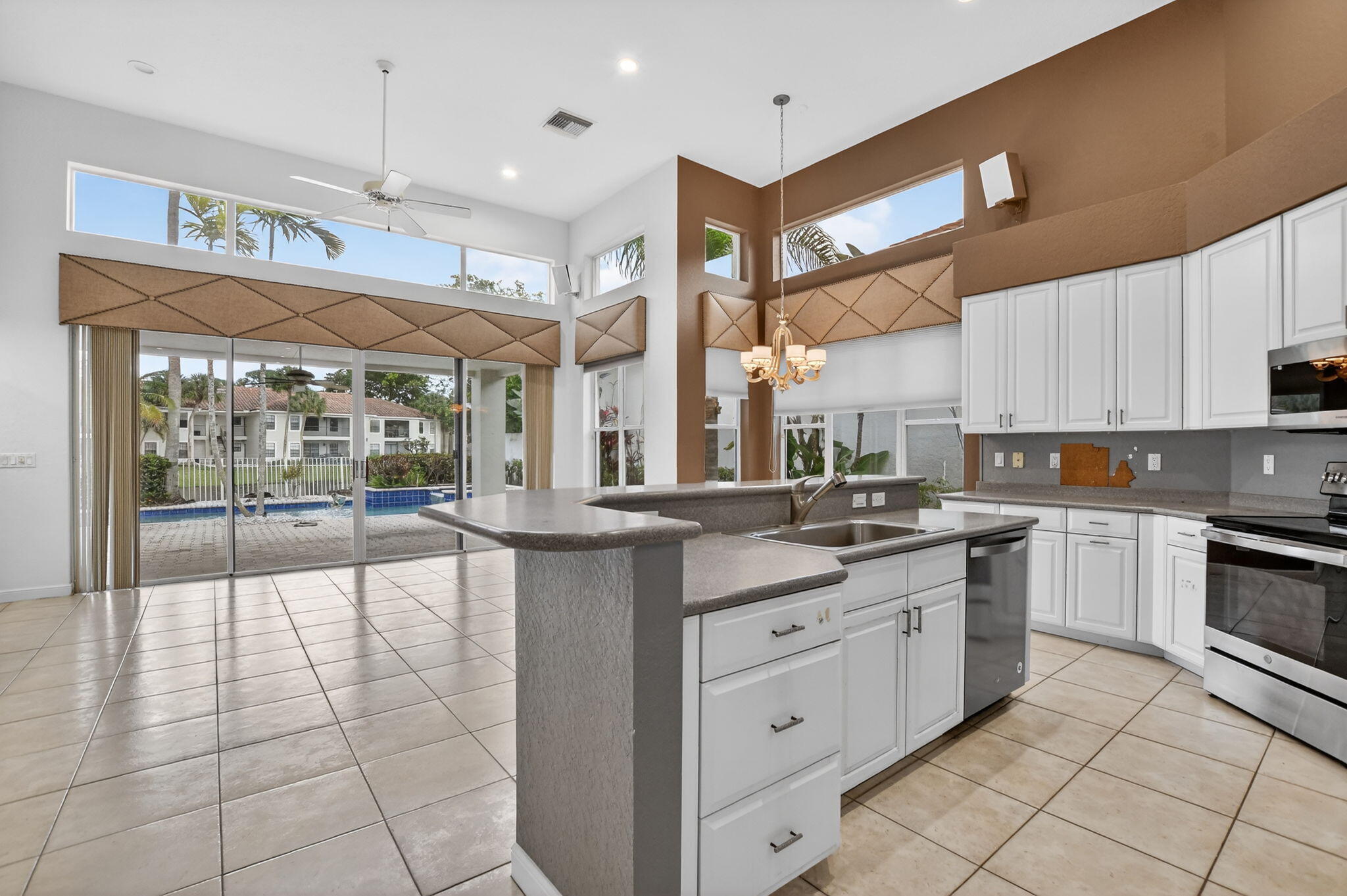 BAY POINTE - Residential