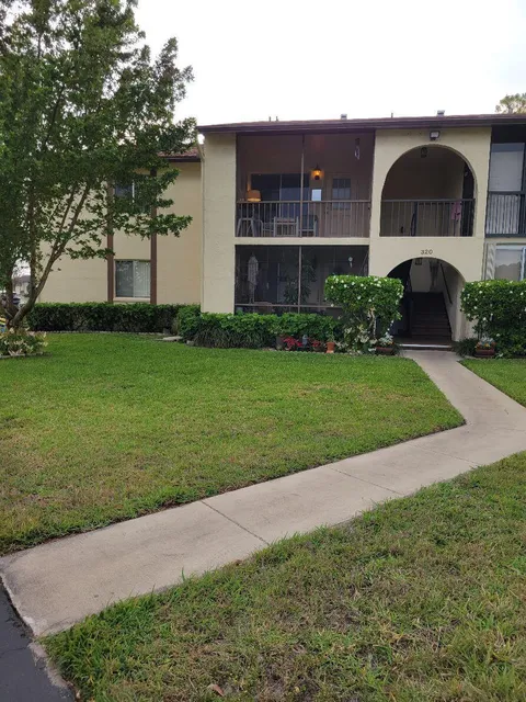320 Knotty Pine Circle Unit C2, Greenacres, FL MLS: R11076860