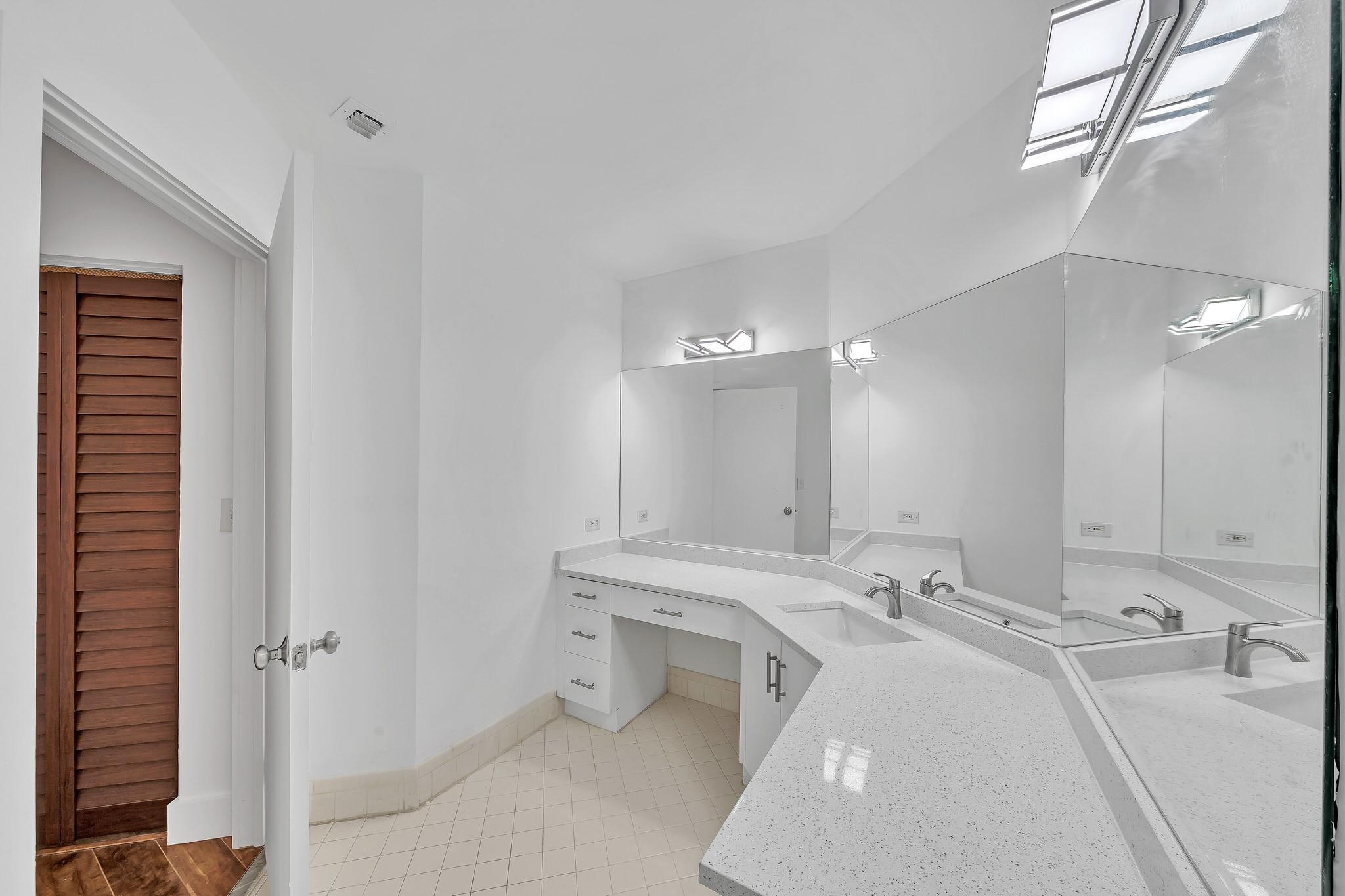 BAYVIEW VILLAGE B CONDO - Residential