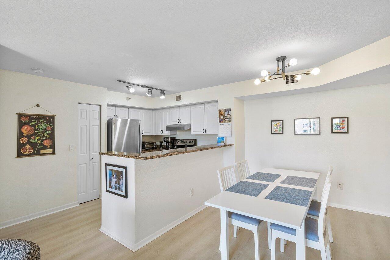 YACHT CLUB ON THE INTRACO - Residential Lease