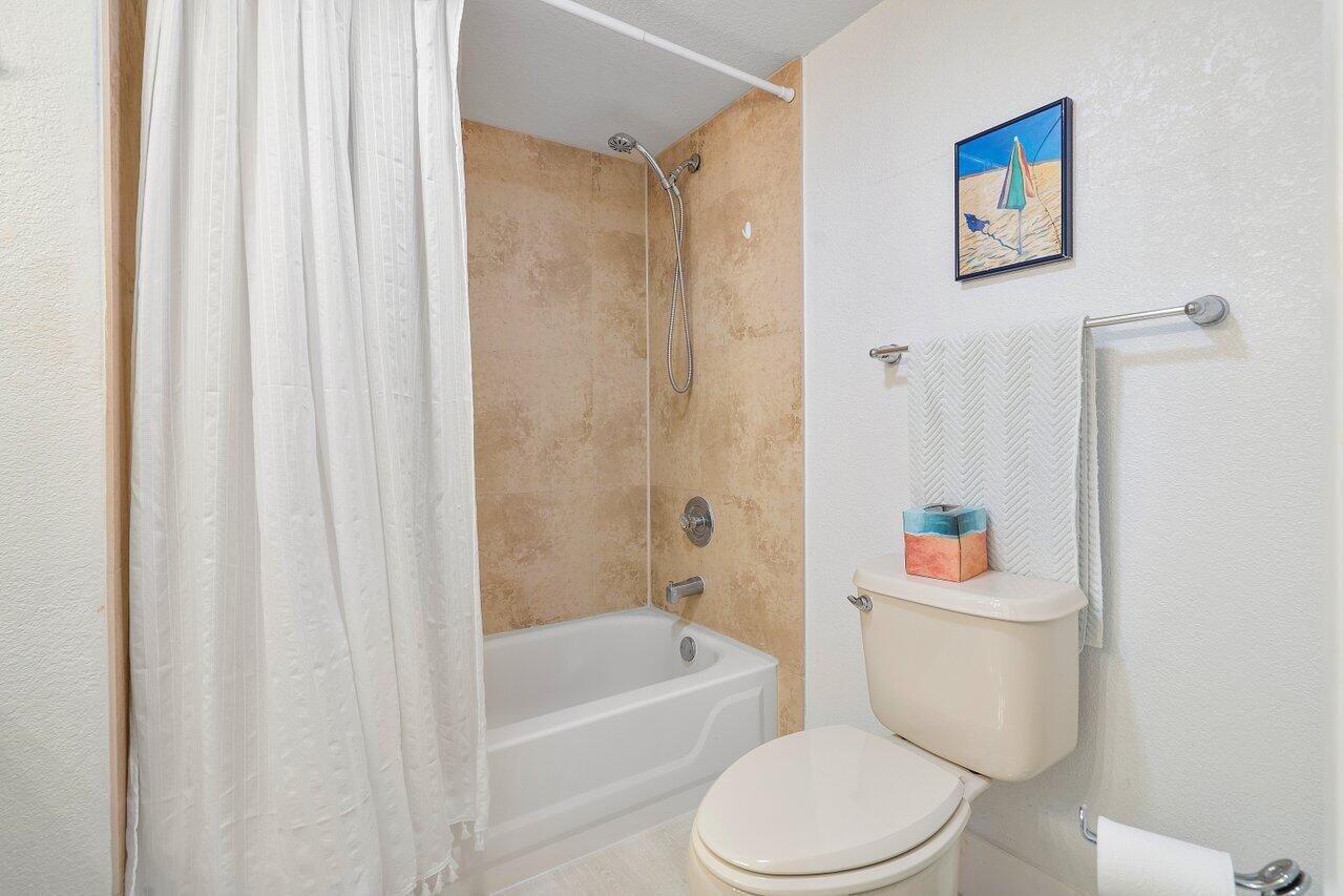 YACHT CLUB ON THE INTRACO - Residential Lease