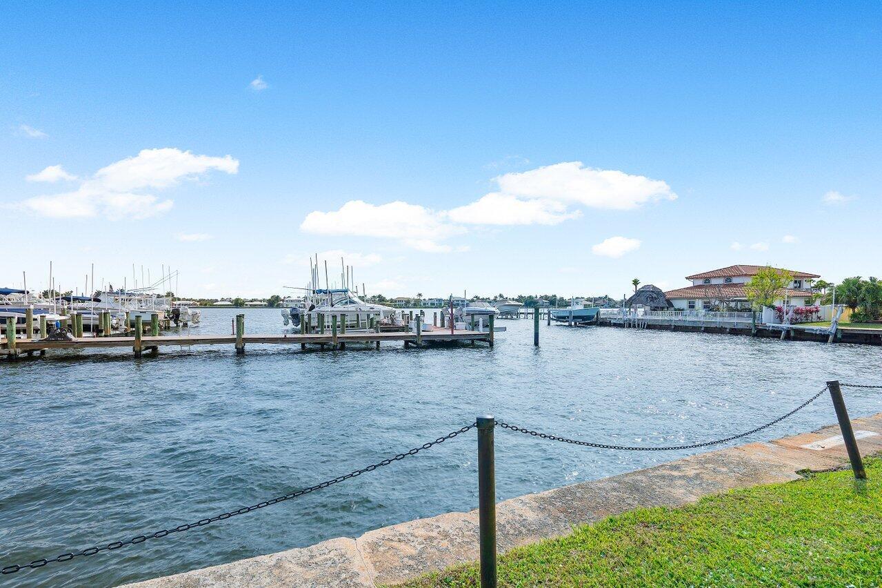 YACHT CLUB ON THE INTRACO - Residential Lease