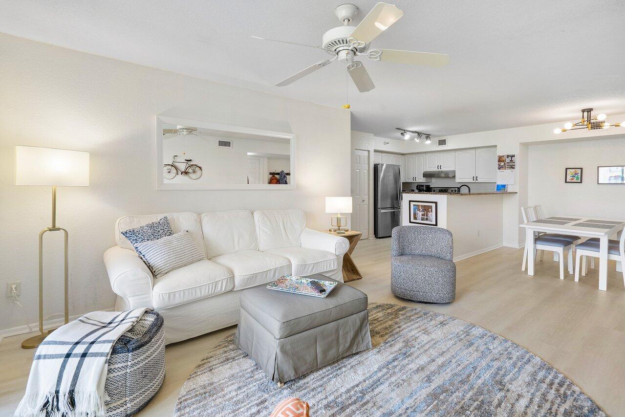 YACHT CLUB ON THE INTRACO - Residential Lease