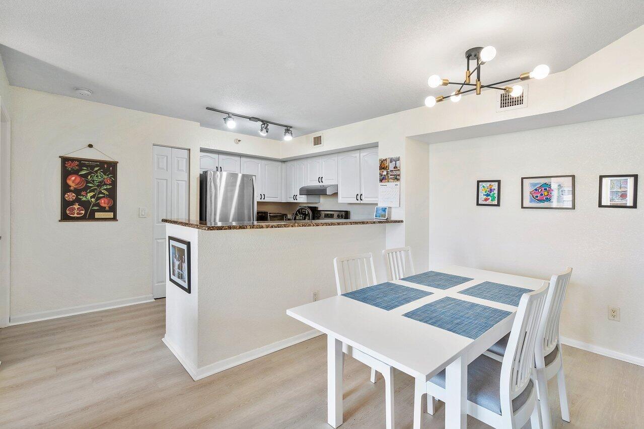 YACHT CLUB ON THE INTRACO - Residential Lease