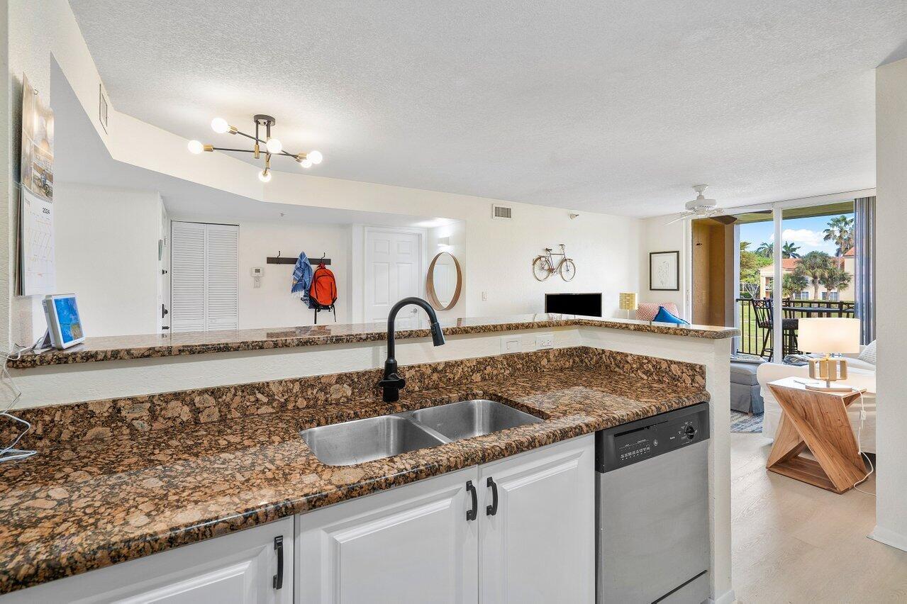 YACHT CLUB ON THE INTRACO - Residential Lease