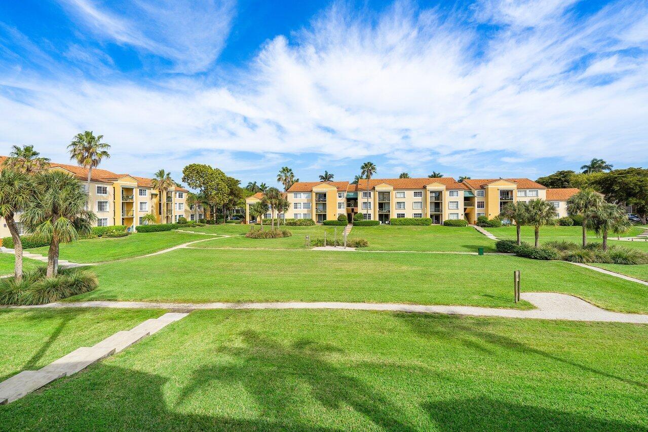 YACHT CLUB ON THE INTRACO - Residential Lease