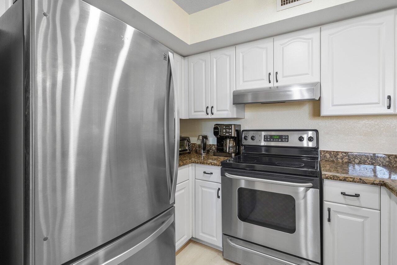 YACHT CLUB ON THE INTRACO - Residential Lease