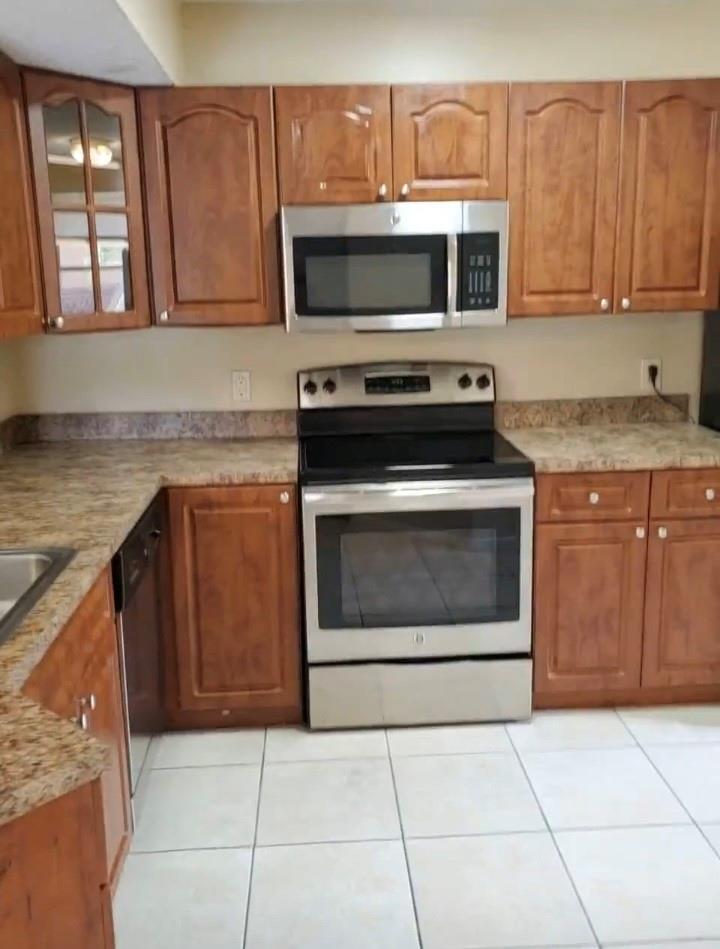 9033 Wiles Rd 202