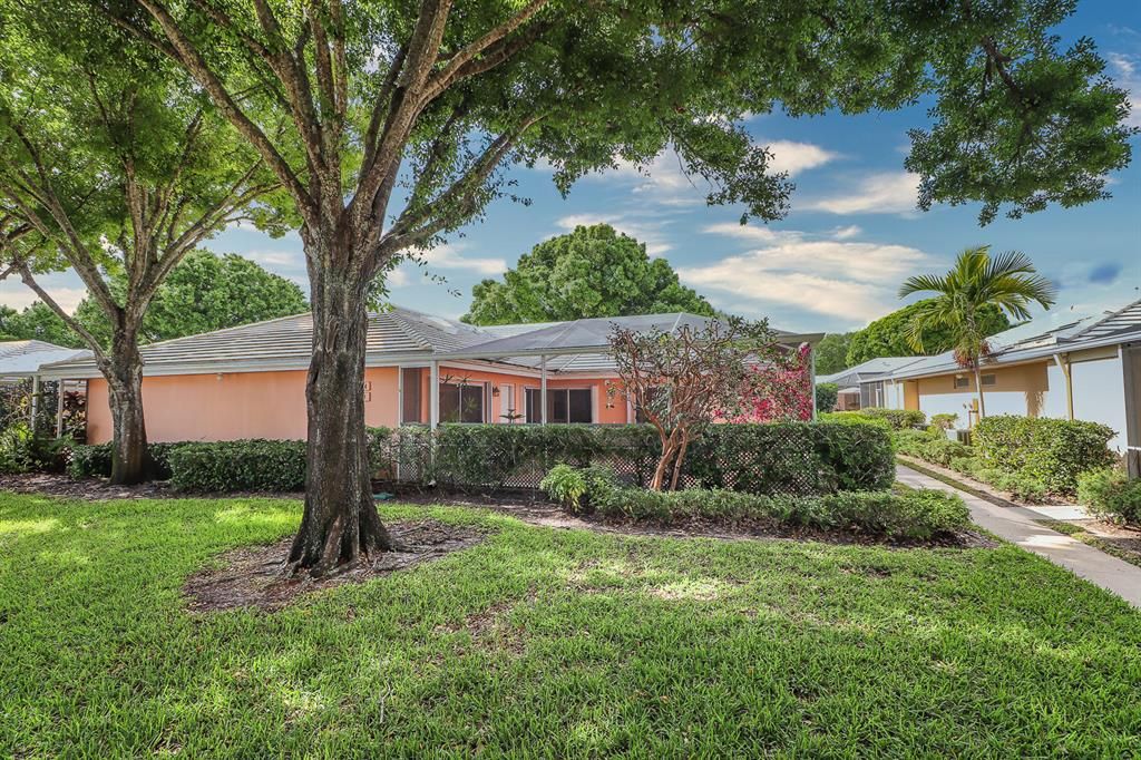 Photo of 3401 Lakemont Court, Palm Beach Gardens, FL 33403 (MLS # R10700214)