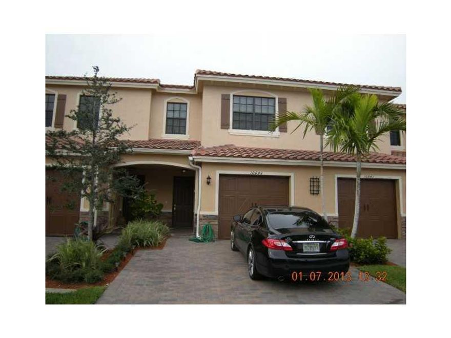 Located in one of Broward's most sought-after areas, Parkland Reserve is located within walking distance to top-rated schools. Dining, great shopping & many golf choices are also close by. The YMCA & Parkland's sensational Pine Trails Park are right acros s the street. The popular & spacious Redwood model features 3 BR's, 2.5 baths, a spectacular grand room with its 9' ceiling and an oversized one-car garage. Includes impact-resistant windows, granite kitchen countertops, maple cabinetry,18" x 18" ceramic