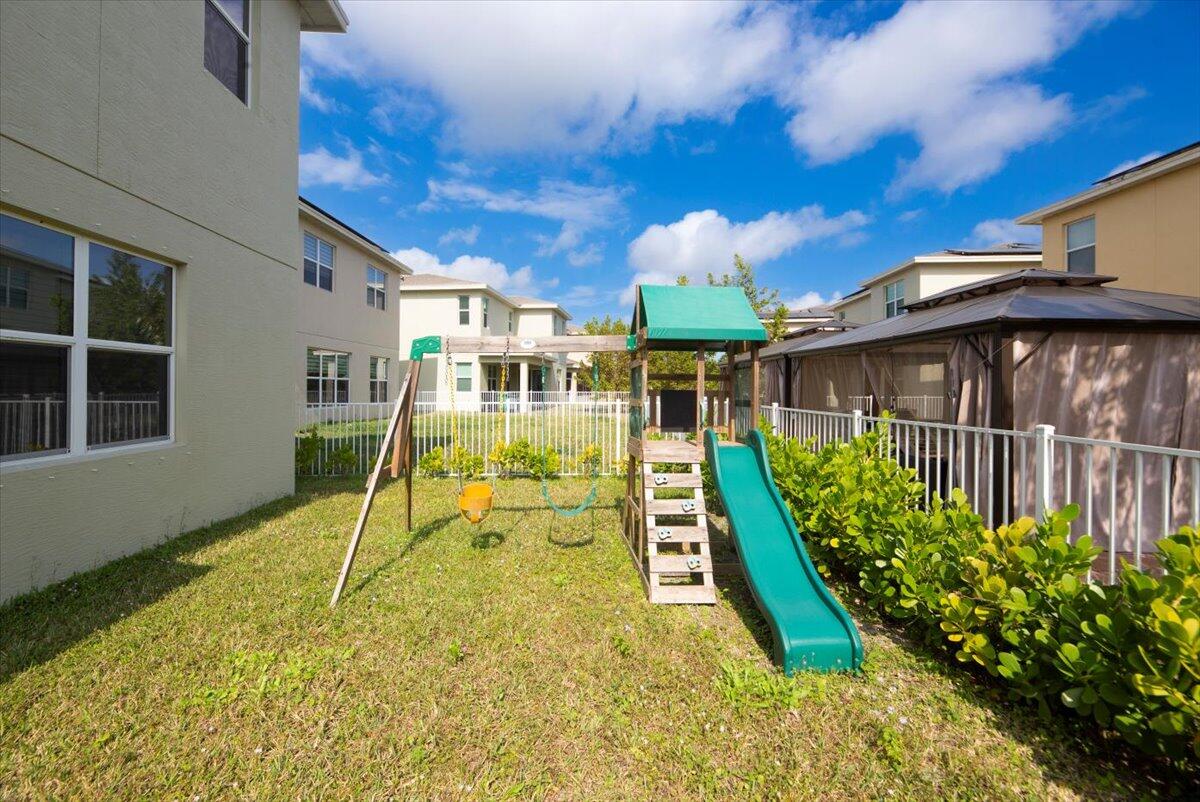VIZCAYA FALLS - Residential