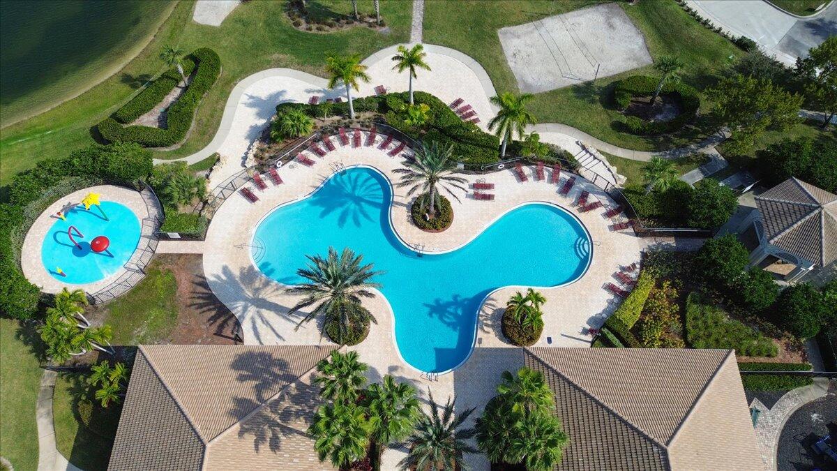 VIZCAYA FALLS - Residential