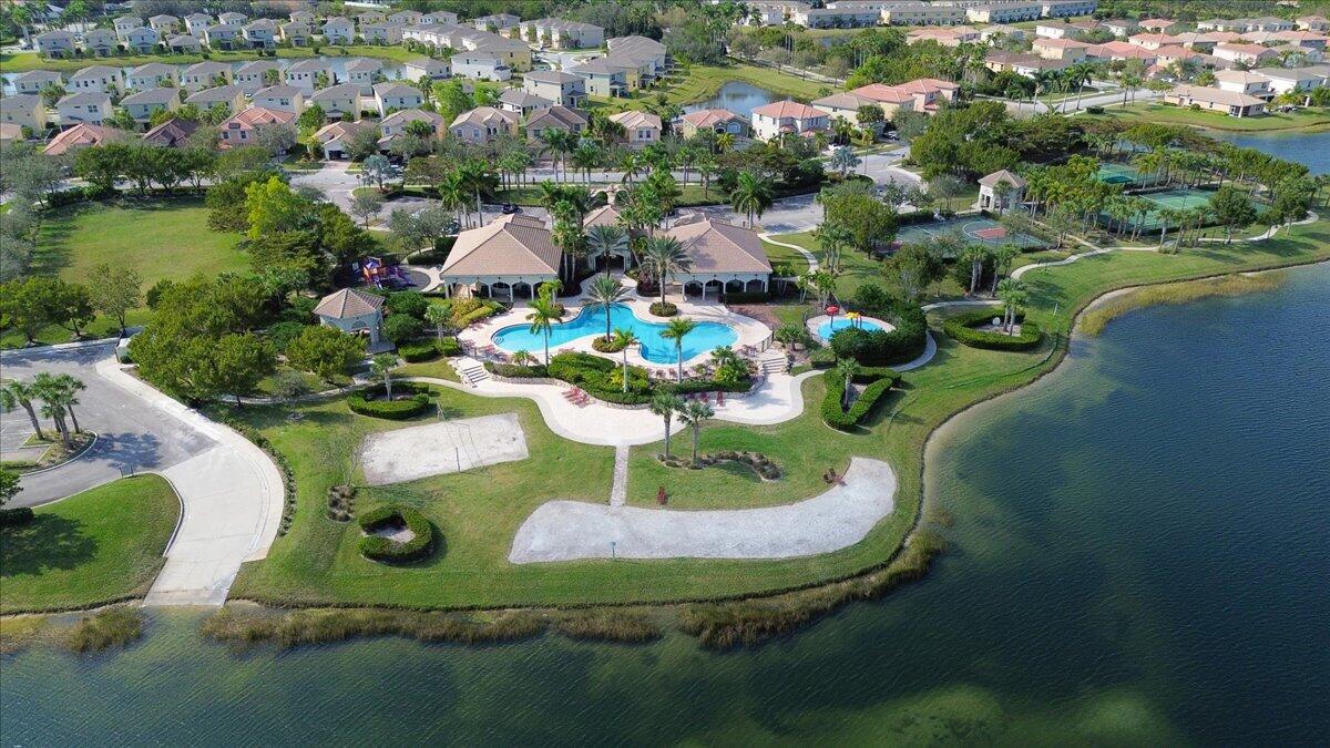 VIZCAYA FALLS - Residential