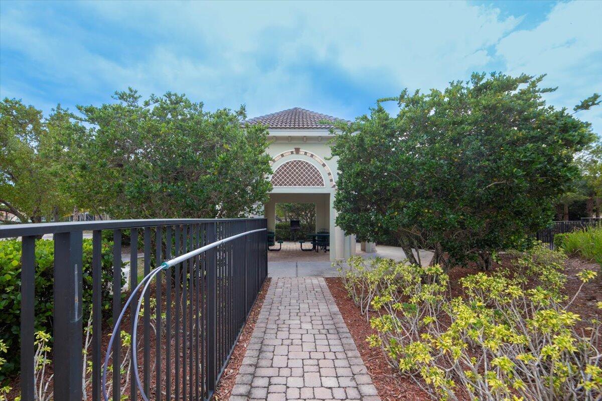 VIZCAYA FALLS - Residential