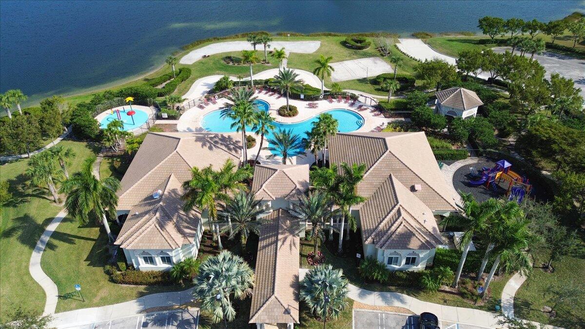 VIZCAYA FALLS - Residential