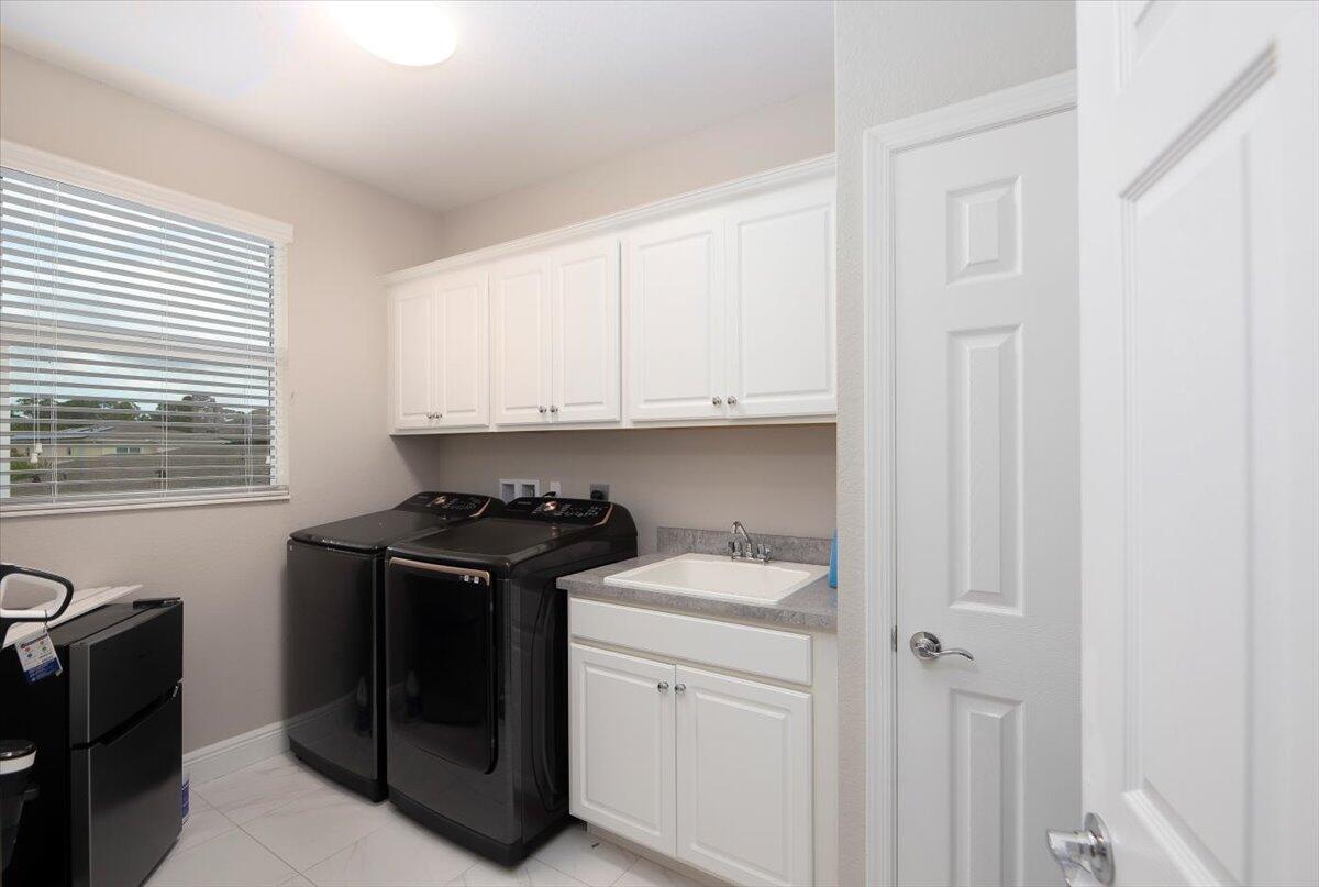 VIZCAYA FALLS - Residential