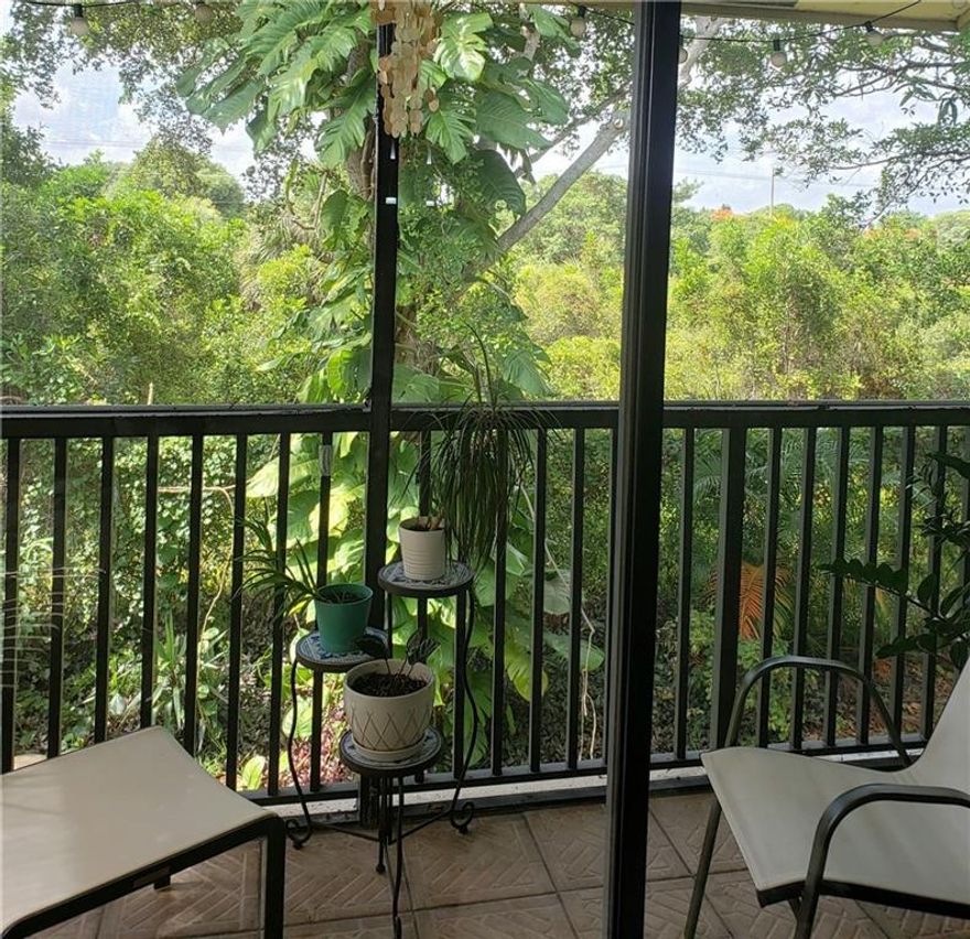 GORGEOUS 2 BEDROOM 2 BATH CONDO IN DFB; HOME BOOSTS BEAUTIFUL REMODELED KITCHEN W/QUARTZ COUNTERTOPS & GLASS BACKSPLASH, NEW SS SINK & FAUCET AND NEW MICROWAVE. HIGH HATS IN KITCHEN W/2 NEW PENDENT LIGHTS.  KITCHEN ALSO FEATURES WHITE SOFT CLOSE 36" SHAKER CABINETS. WASHER/DRYER IN UNIT.  NEW 4FT X 8 IN PORCELAIN PLANK TILES THRU OUT CONDO. WALK OUT FAMILY ROOM ONTO SCREENED IN PATIO THAT OVERLOOKS PEACEFUL PRESERVE.  NEW THERMOSTAT "NEST" & GOOGLE PAD THAT CONTROLS EVERYTHING VIA VOICE COMMAND INCLUDING LIGHTS, TV, ETC.  BATHROOMS UPGRADED W/NEW TOILETS AND VANITY AND LARGE MASTER BEDROOM, FRESHLY PAINTED W/WALK IN CLOSET.  ACCORDIAN HURRICANE SHUTTERS ON ALL WINDOWS. ATTIC SPACE FOR STORAGE. 2 PARKING SPOTS PER UNIT. FURNISHED INCLUDING 2 SMART TV'S (DETAIL LIST AVAILABLE)  A MUST SEE!!