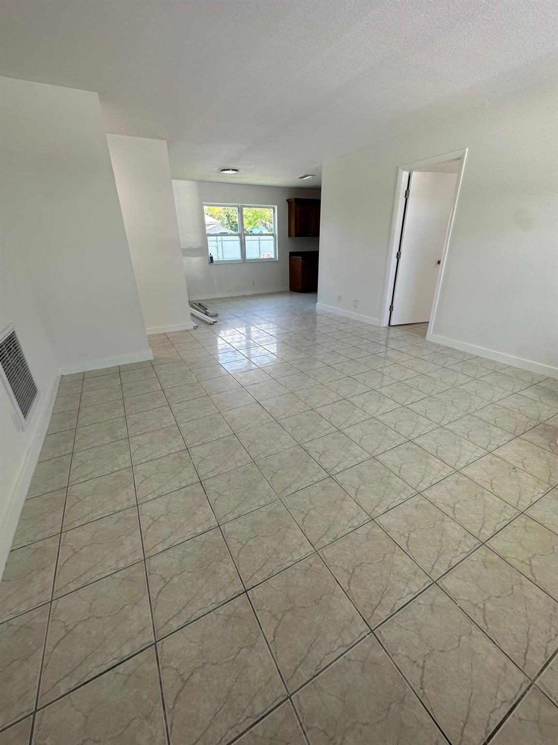 Forest Park Sec 2 51-35 B - Residential Lease