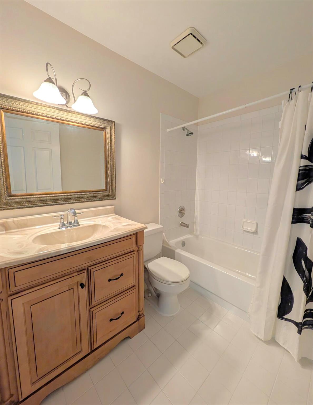 LAKE WINDWOOD CONDO - Residential