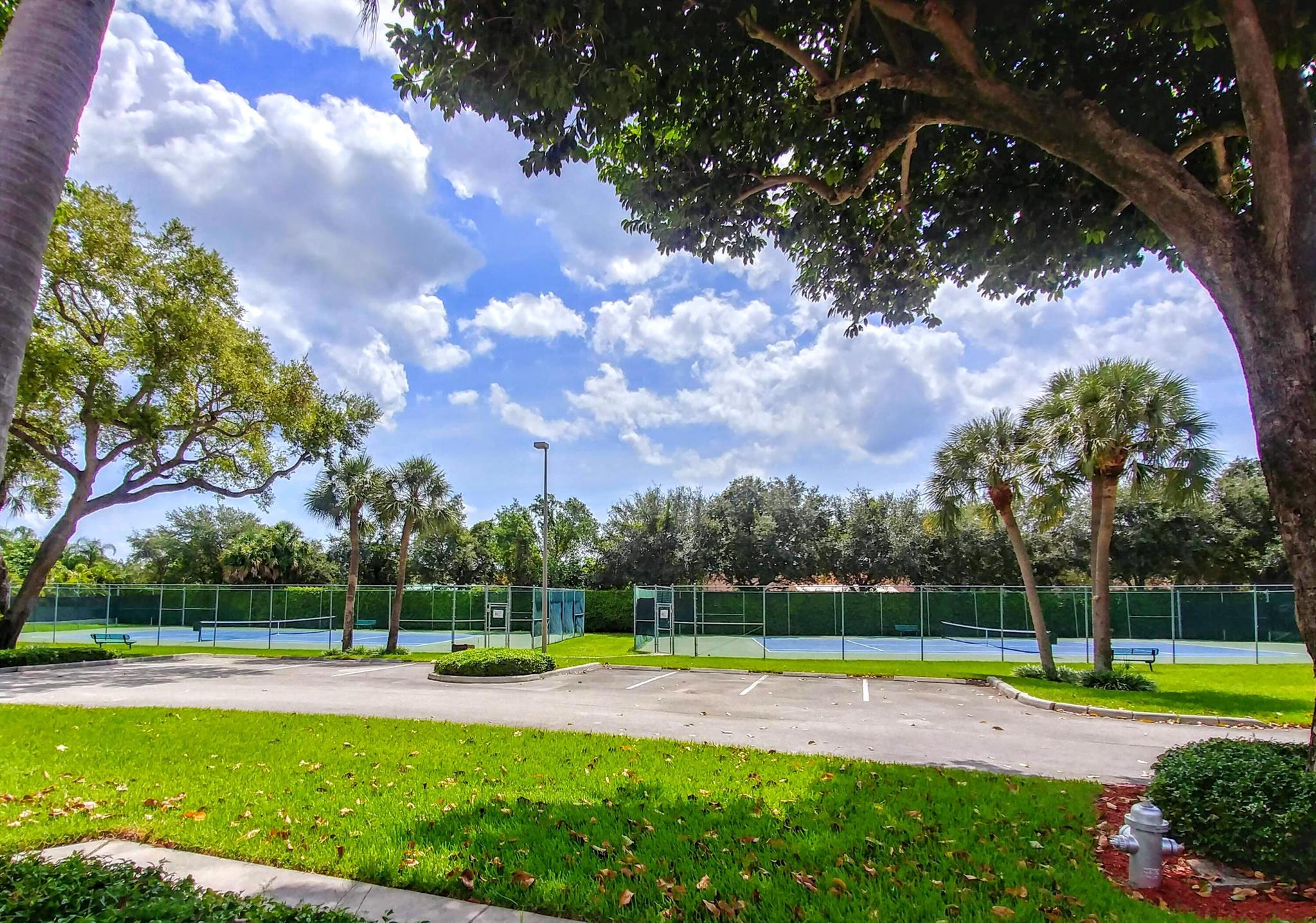 LAKE WINDWOOD CONDO - Residential