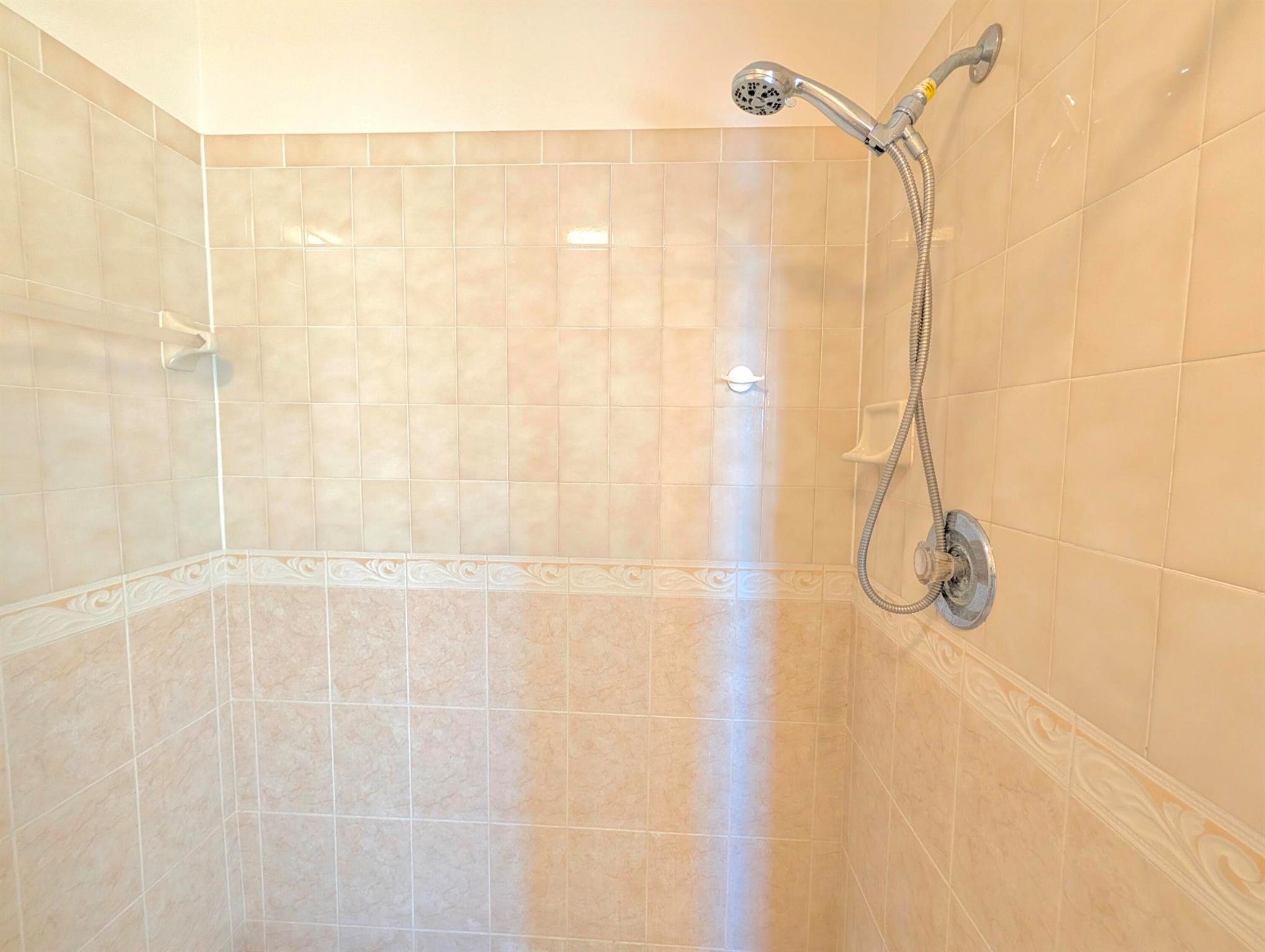 LAKE WINDWOOD CONDO - Residential