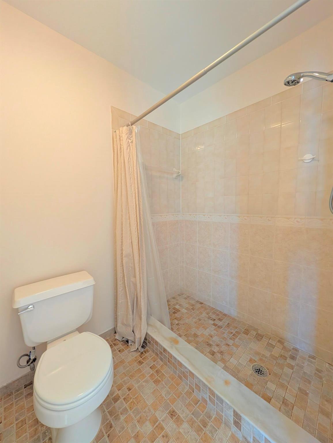 LAKE WINDWOOD CONDO - Residential