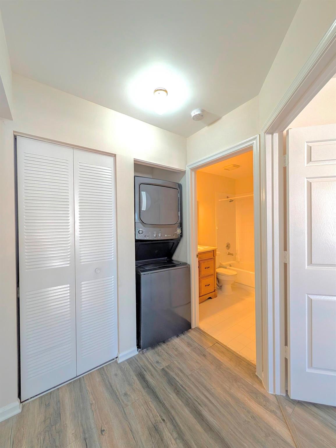 LAKE WINDWOOD CONDO - Residential