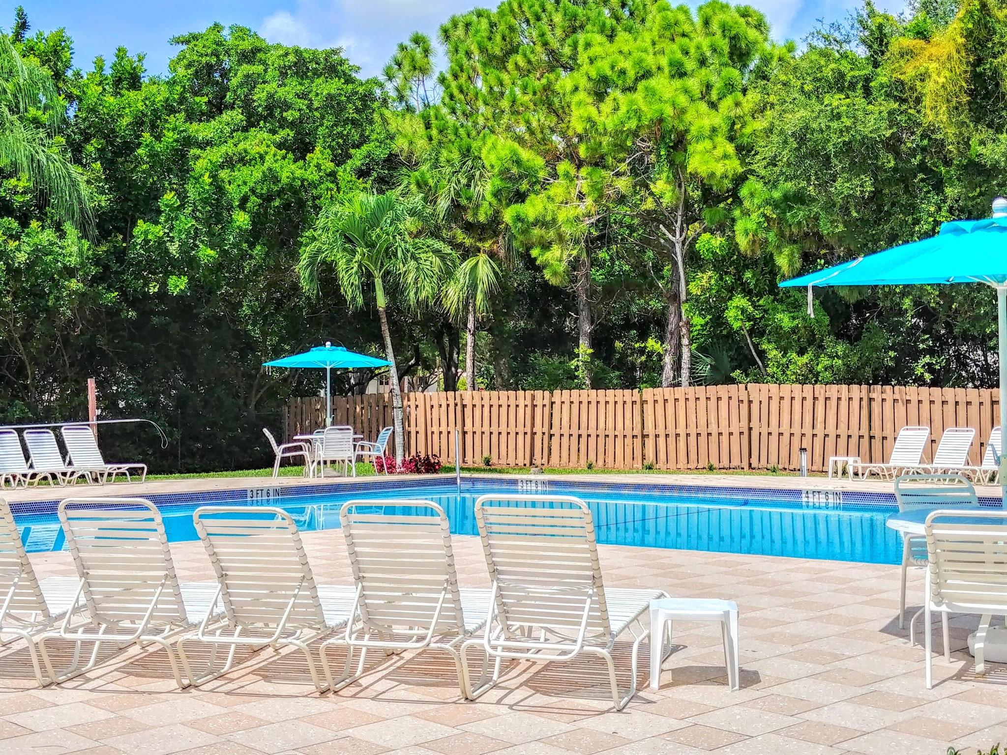 LAKE WINDWOOD CONDO - Residential