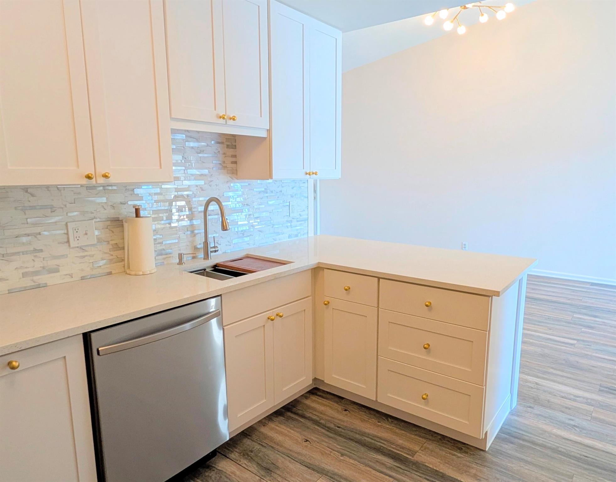LAKE WINDWOOD CONDO - Residential