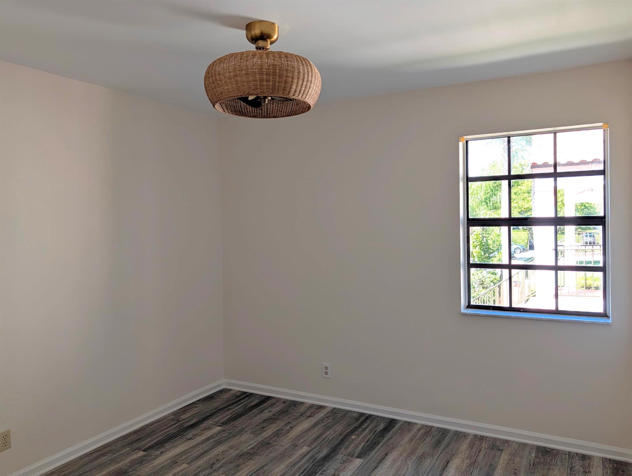 LAKE WINDWOOD CONDO - Residential