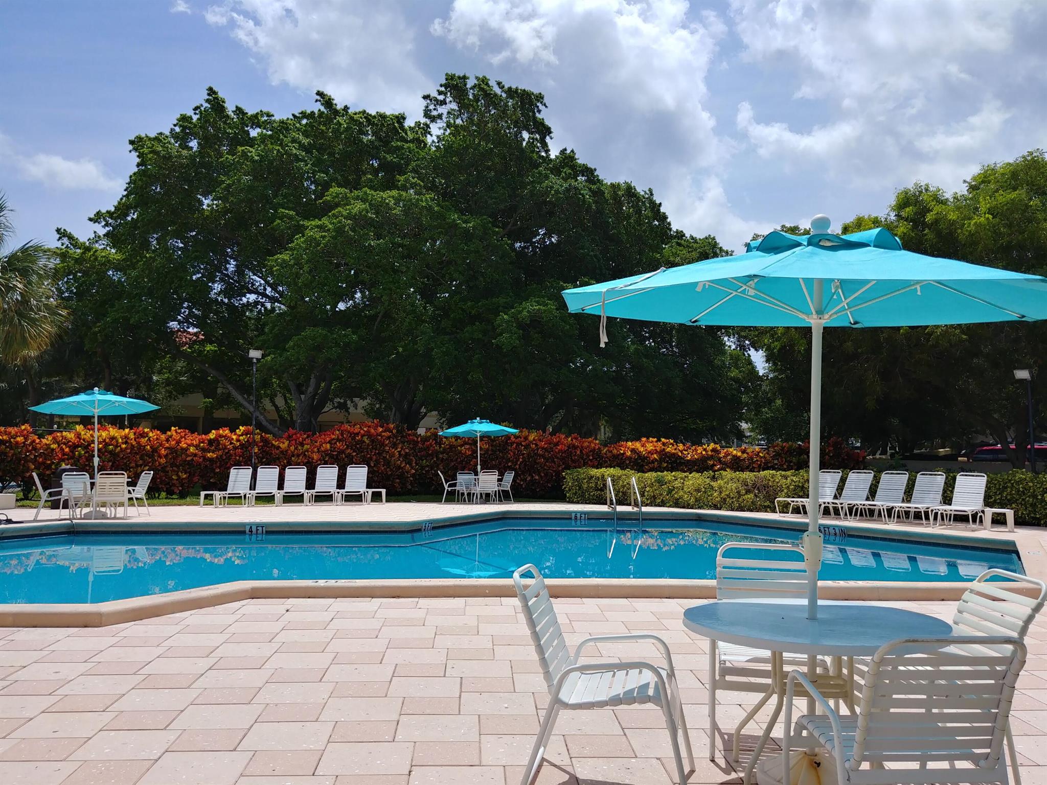 LAKE WINDWOOD CONDO - Residential