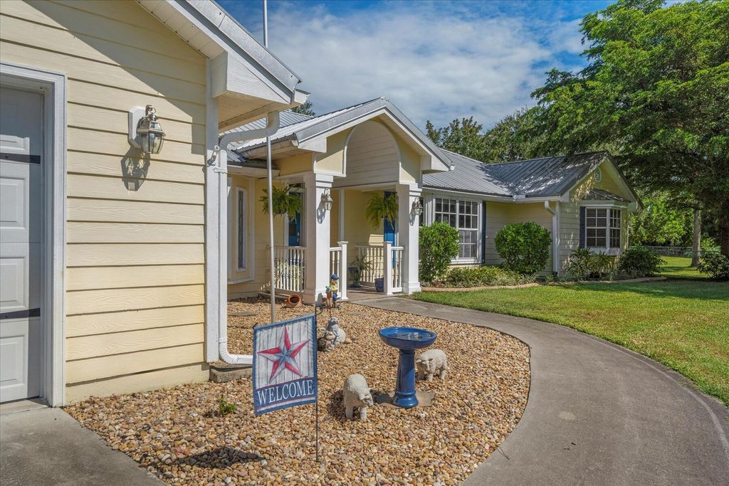 Photo of 4204 Burnt Forest Court, Fort Pierce, FL 34951 (MLS # R10921613)