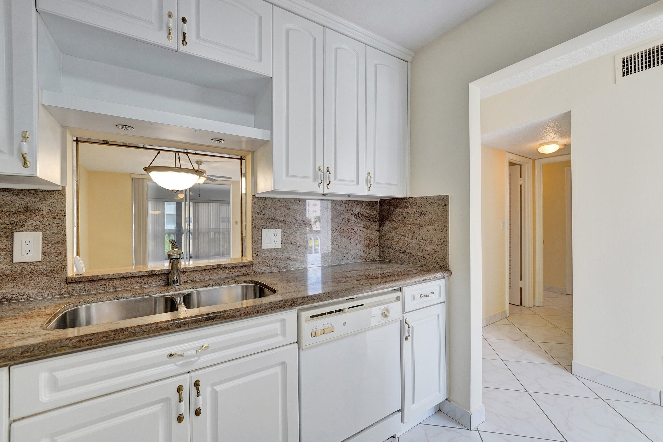610 NE 12TH Avenue 306