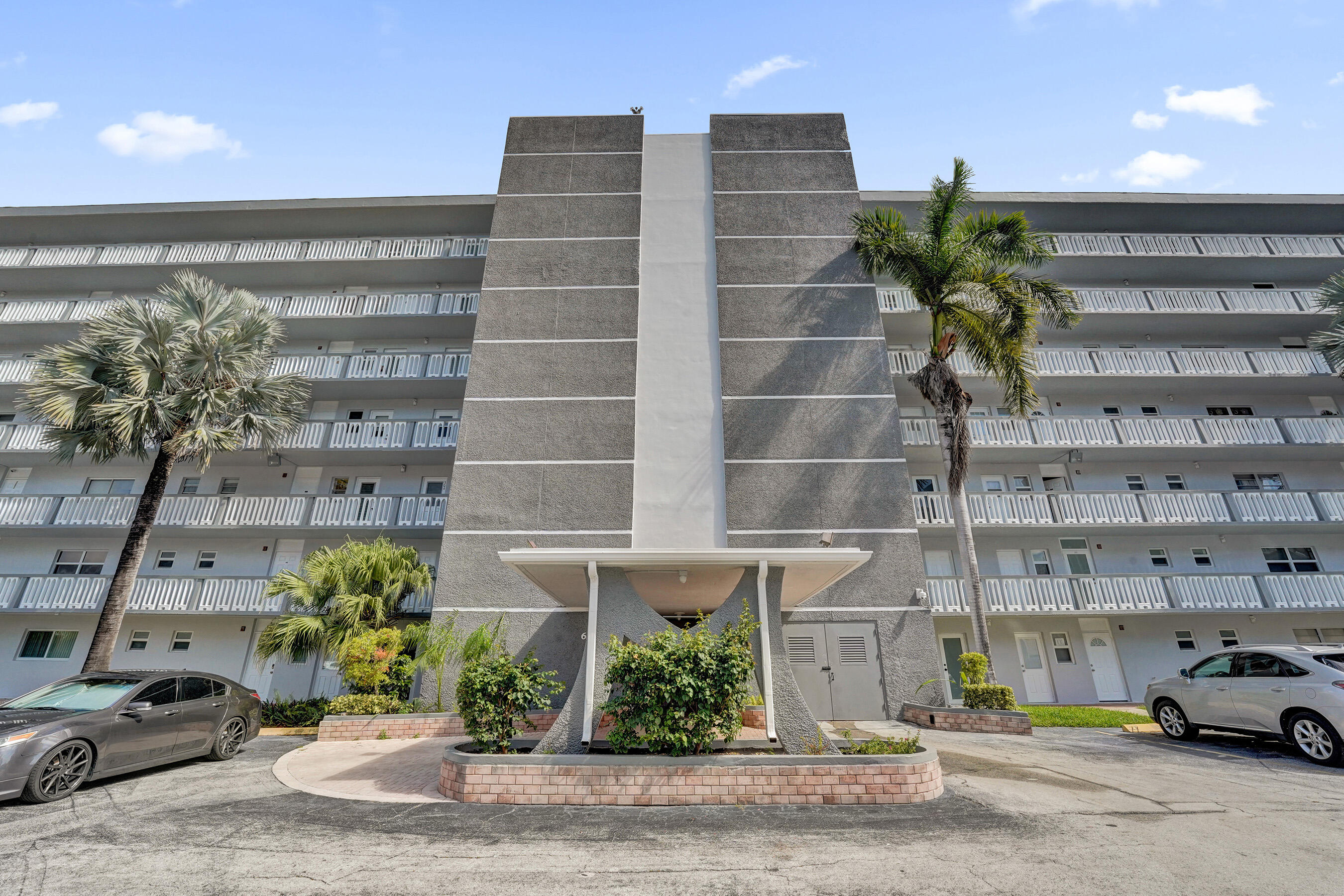 610 NE 12TH Avenue 306