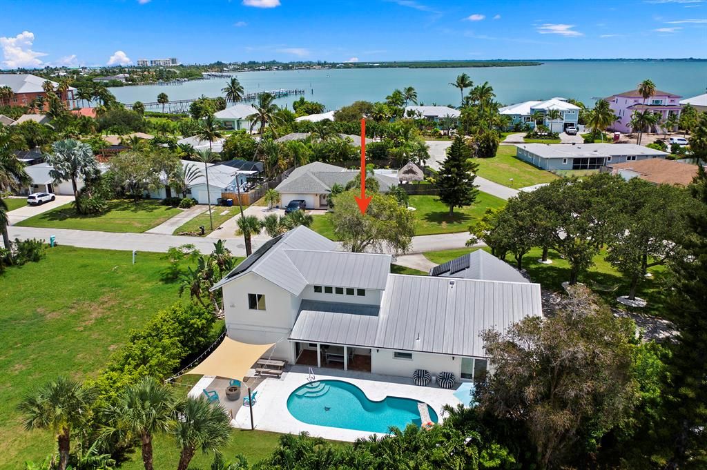 Photo of 612 Tradewinds Avenue, Fort Pierce, FL 34949 (MLS # R10727975)