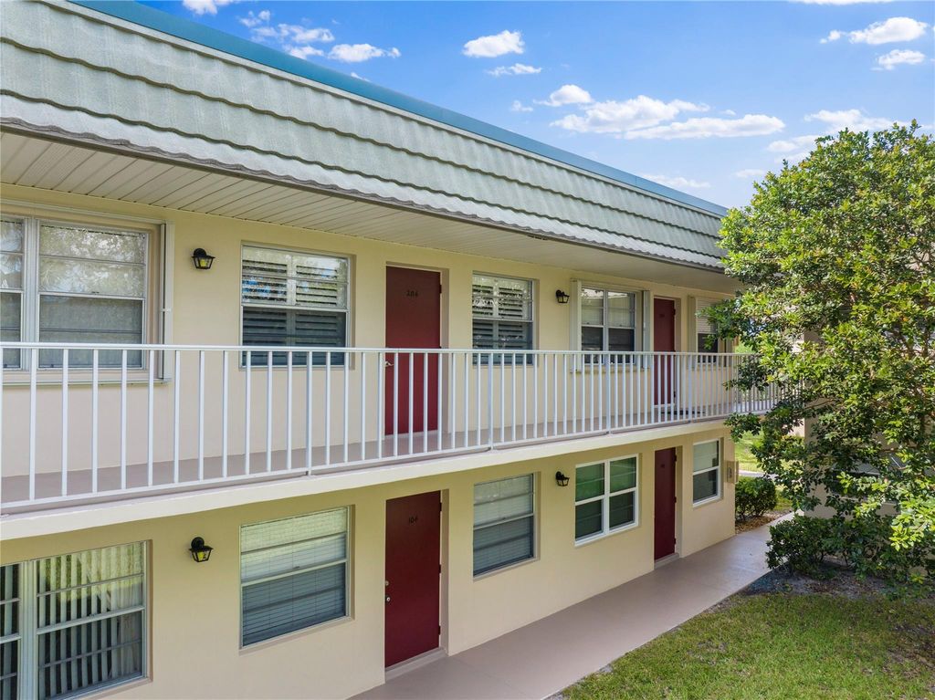 Photo of 27 Vista Gardens Trl #204, Vero Beach, FL 32962 (MLS # F10532221)