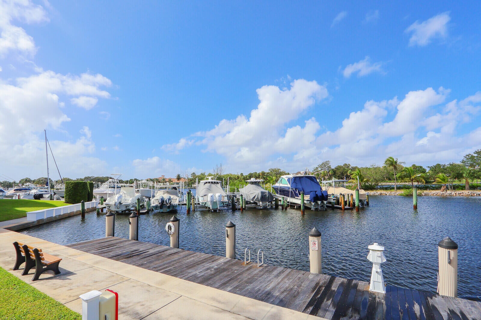 944 OAK HARBOUR Drive