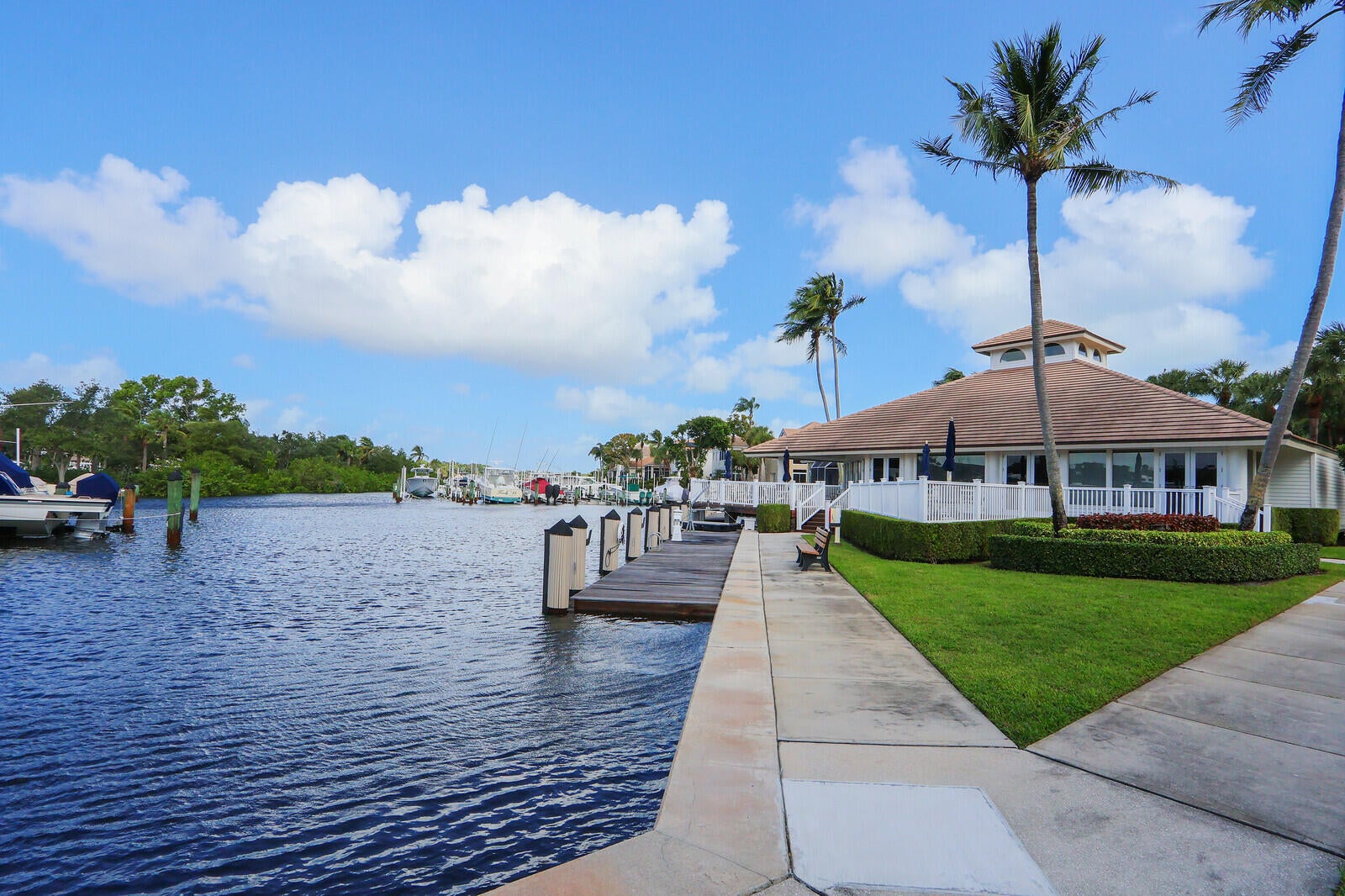 944 OAK HARBOUR Drive