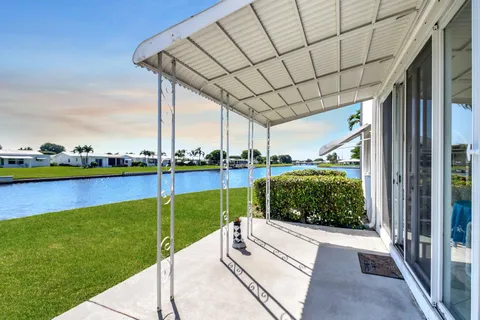 1112 Lake Ter 104, Boynton Beach, FL MLS: R11074617