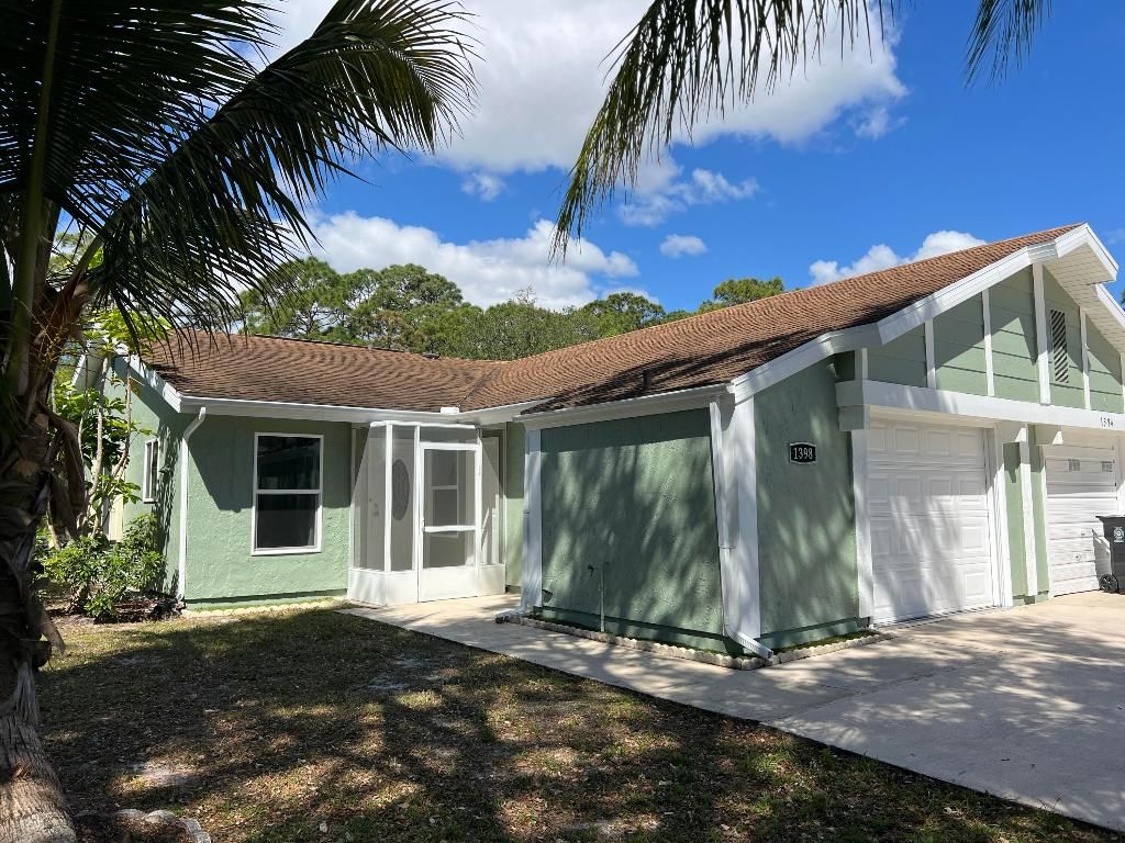 Photo of 1398 SE Rivergreen Circle, Port Saint Lucie, FL 34952 (MLS # R10976172)