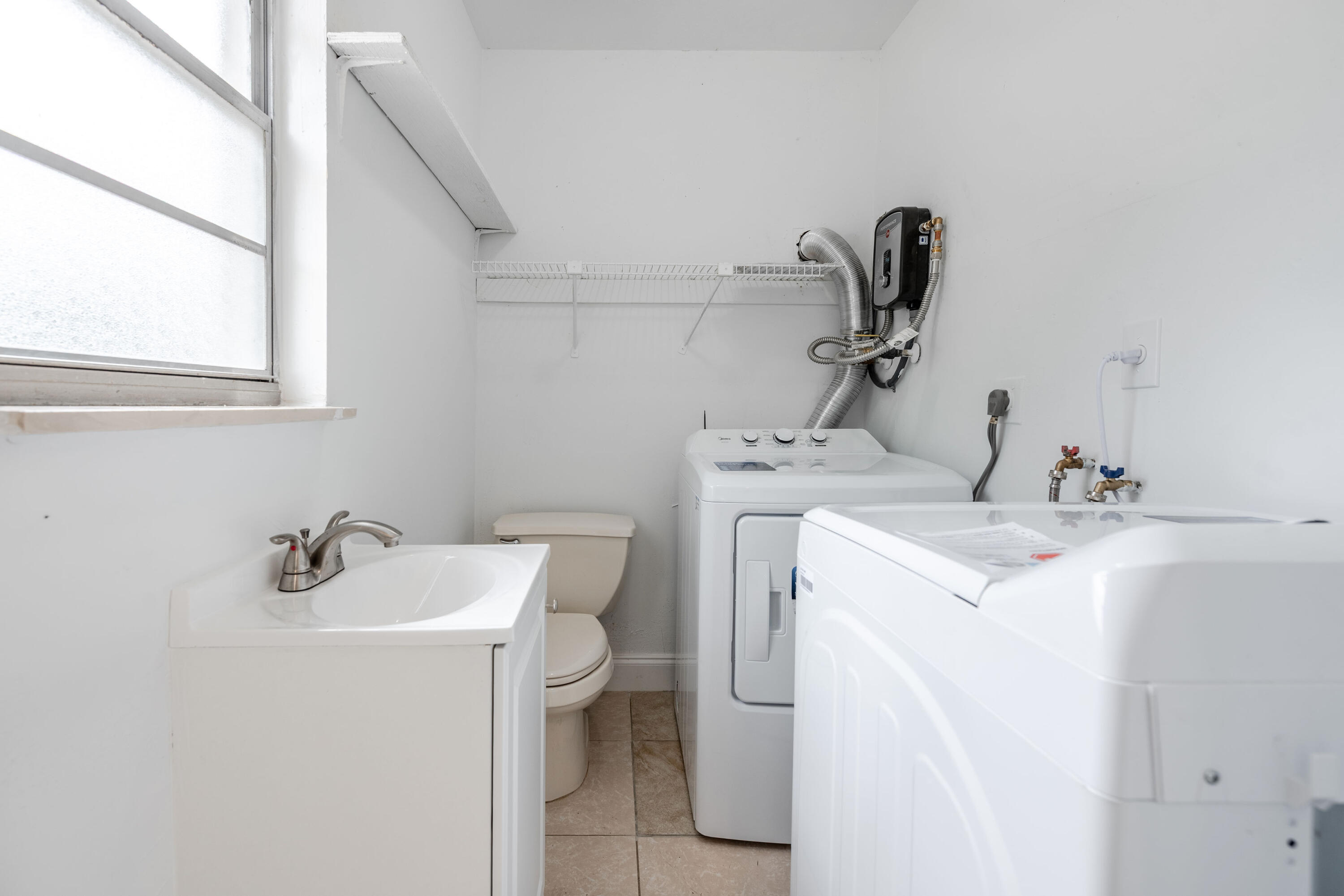 PINE AIR 6 - Residential Lease