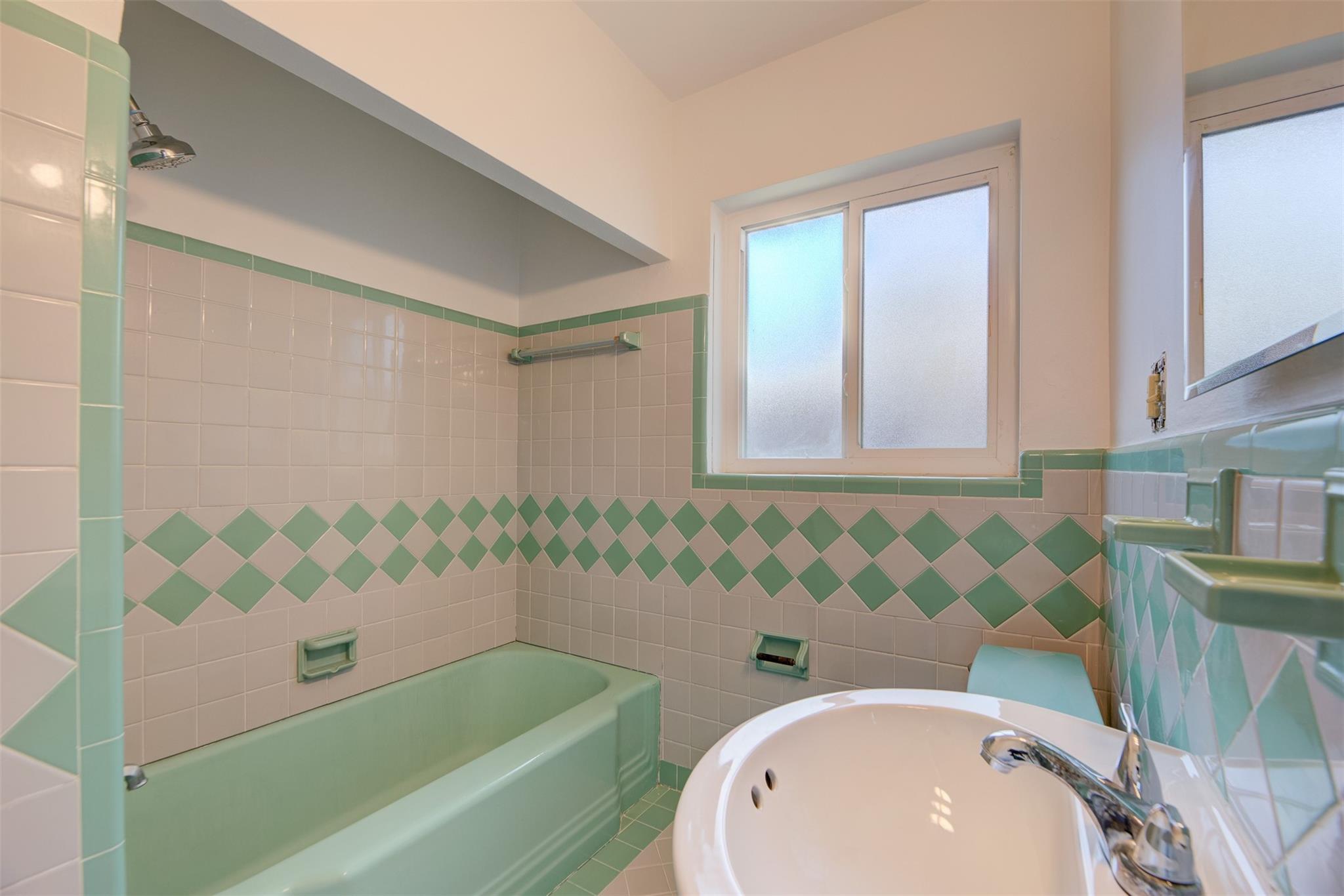 POINSETTIA HEIGHTS RIVER - Residential