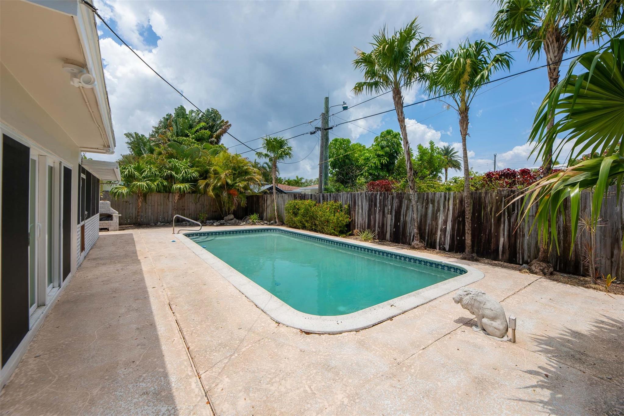 POINSETTIA HEIGHTS RIVER - Residential