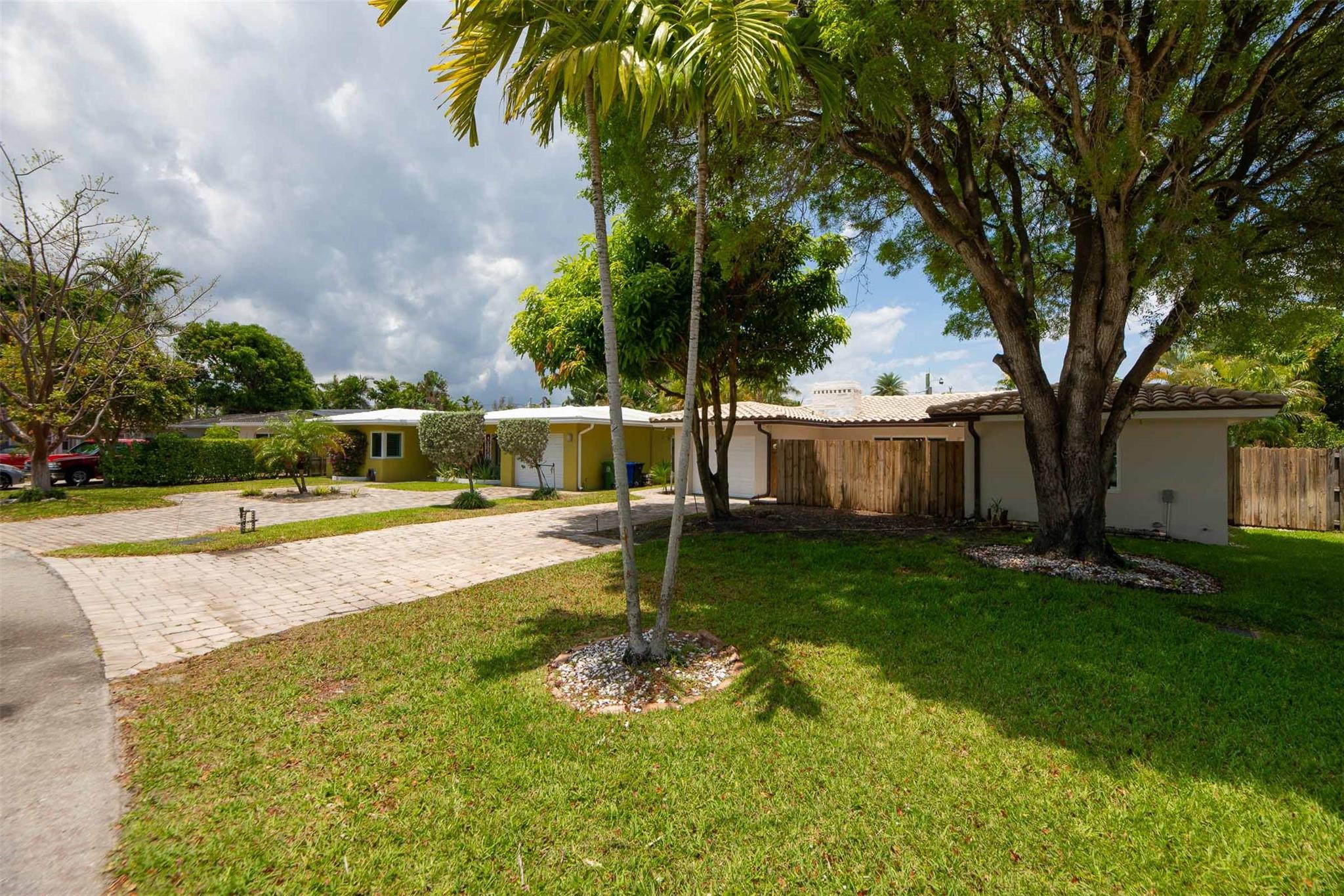 POINSETTIA HEIGHTS RIVER - Residential