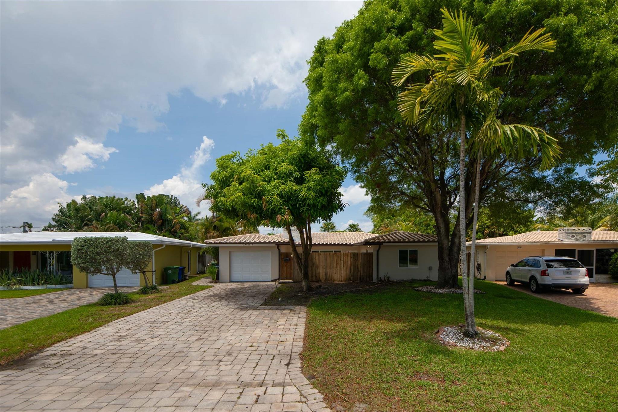 POINSETTIA HEIGHTS RIVER - Residential