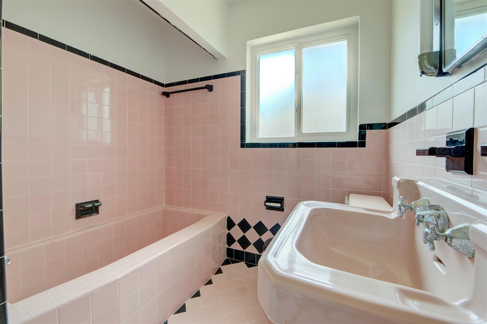 POINSETTIA HEIGHTS RIVER - Residential