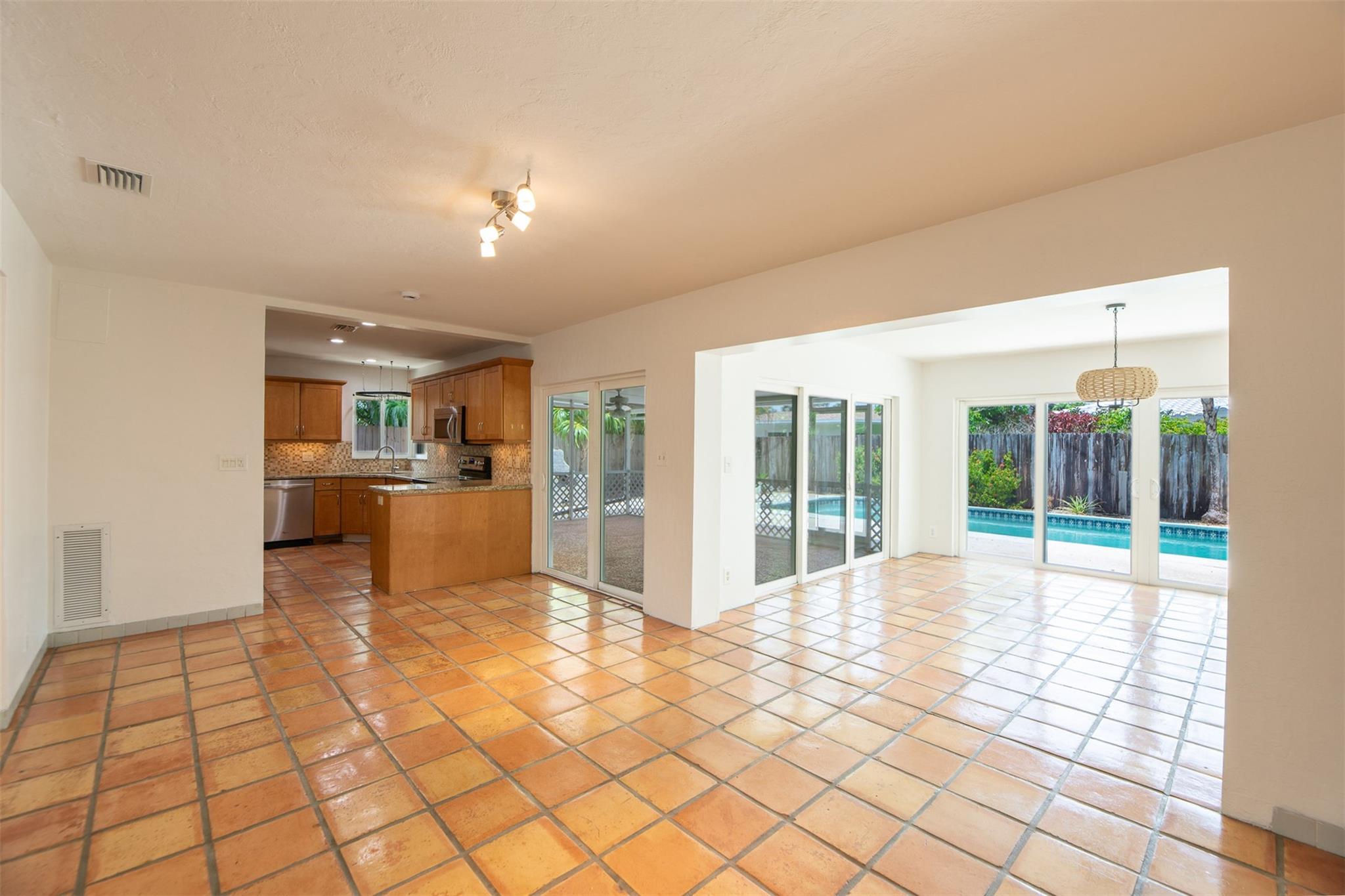 POINSETTIA HEIGHTS RIVER - Residential